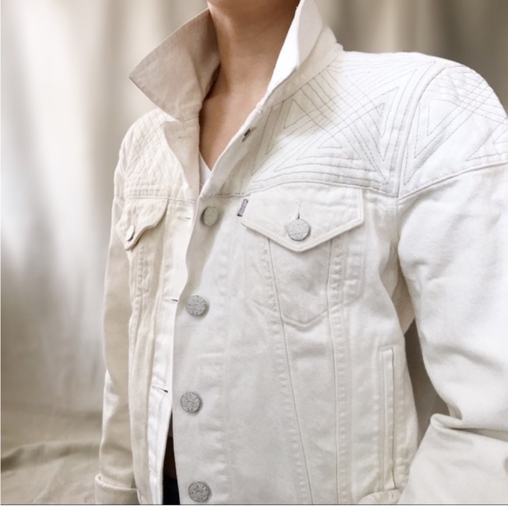 Levi’s White Denim Jacket with Embroidered Detailing